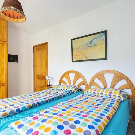 Fewo-romantico-ruhige-lage-2-terrassen-2-gaerten-sonne-pur-den-ganzen-tag-mit-pool-und-parkplatz شقة *